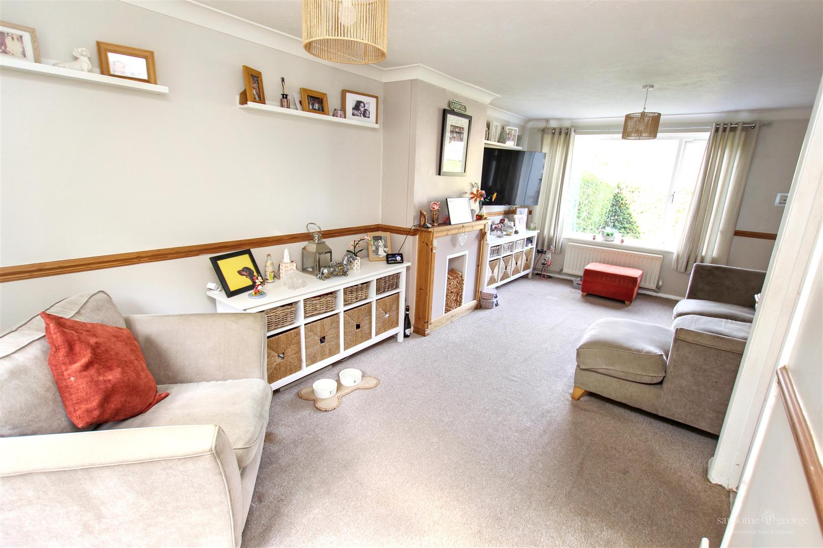 Vale Crescent, Tilehurst, Reading